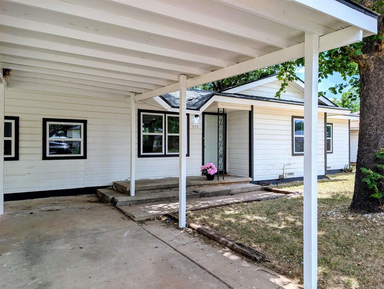 409 Peach St - Photo 2 of 36