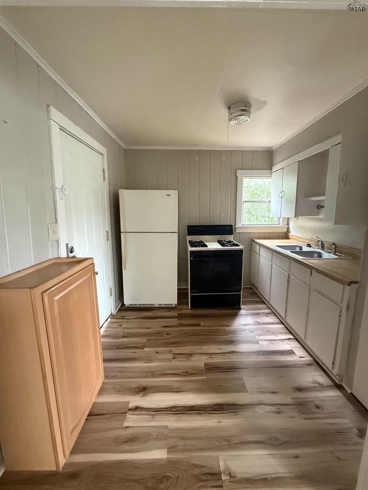 2115 Tilden St - Photo 4 of 6