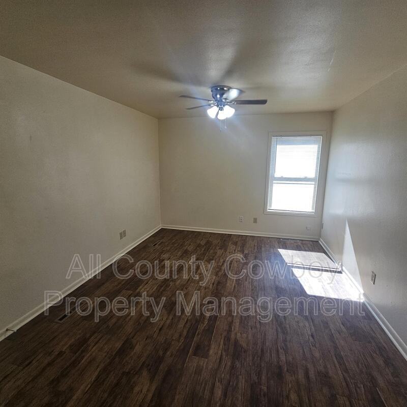 144 Cribbon Ave - Photo 3 of 8