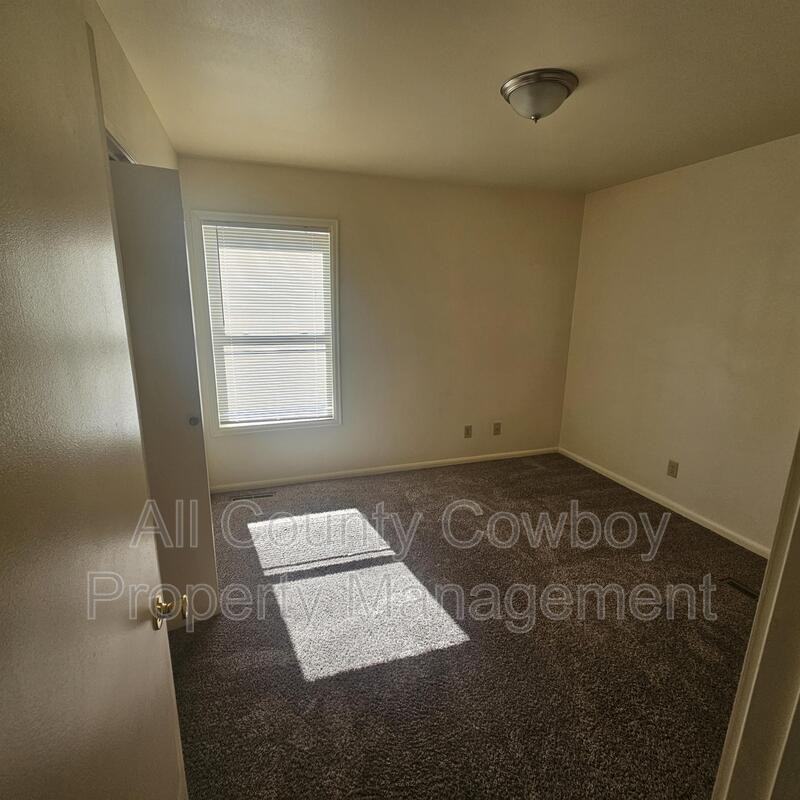 144 Cribbon Ave - Photo 5 of 8