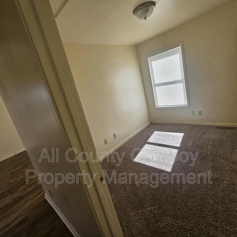 144 Cribbon Ave - Photo 6 of 8