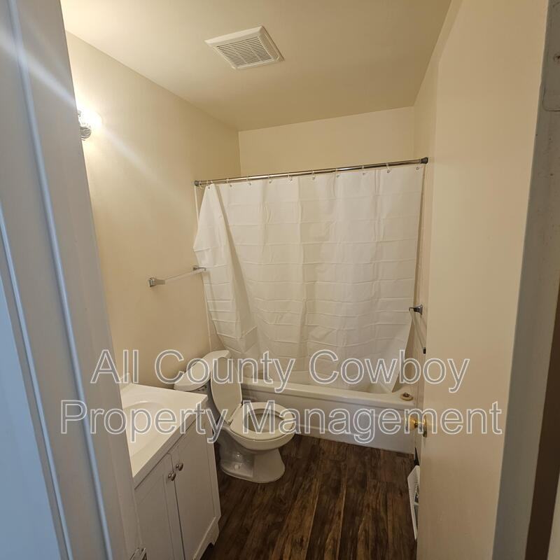 144 Cribbon Ave - Photo 7 of 8