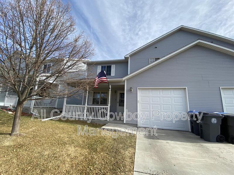 5605 Lawrence Ln - Photo 2 of 13