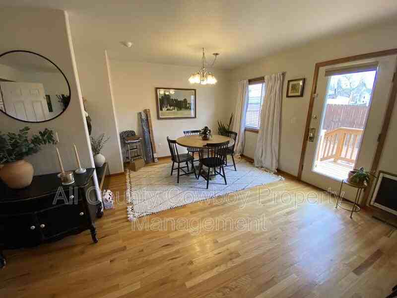 5605 Lawrence Ln - Photo 4 of 13