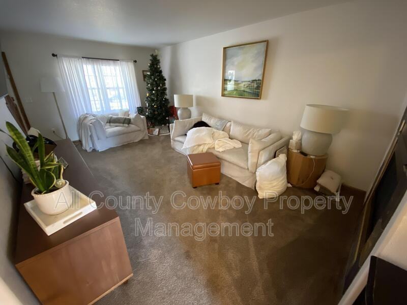 5605 Lawrence Ln - Photo 5 of 13