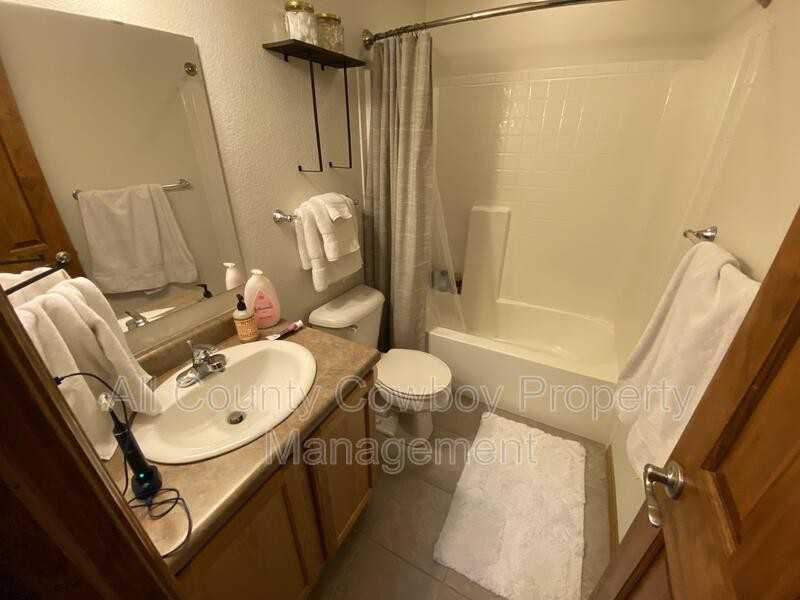 5605 Lawrence Ln - Photo 6 of 13