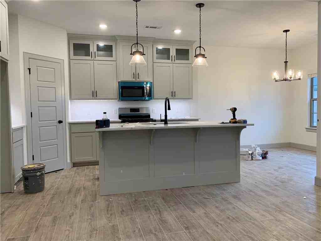 1100 Parker Ln - Photo 4 of 18