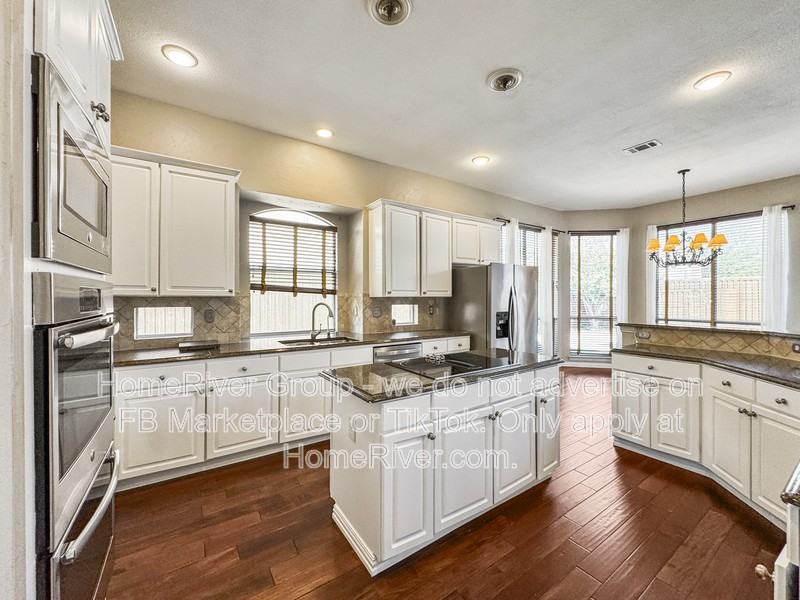 3608 Edgestone Dr - Photo 3 of 28