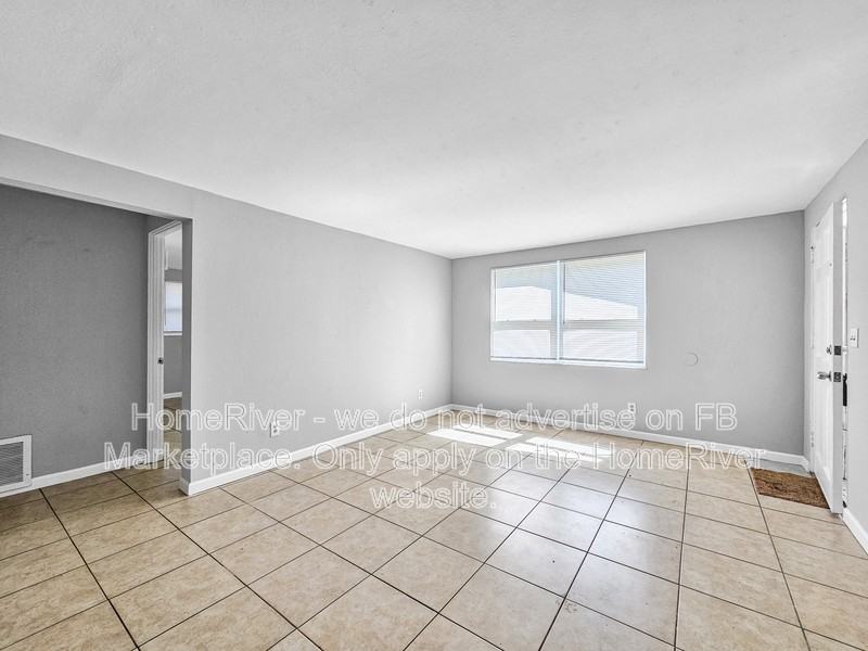 1862 7th St - Photo 2 of 21