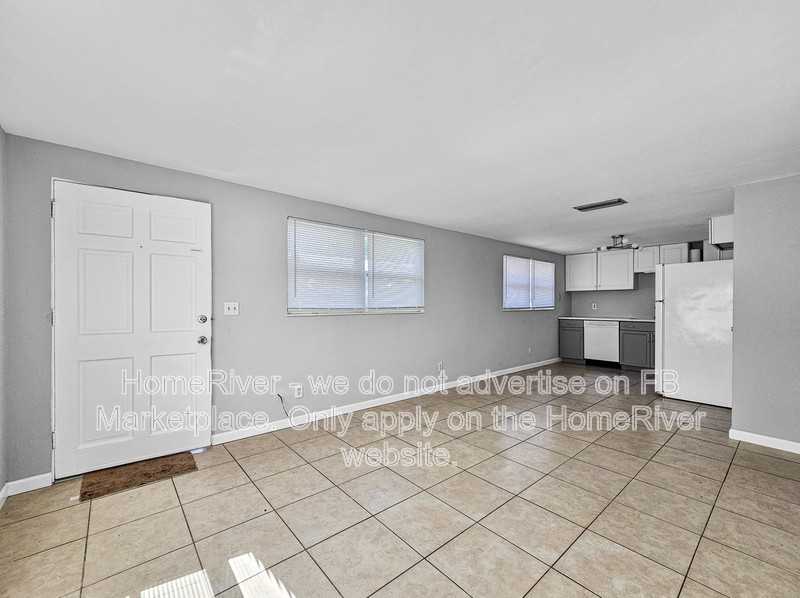 1862 7th St - Photo 4 of 21