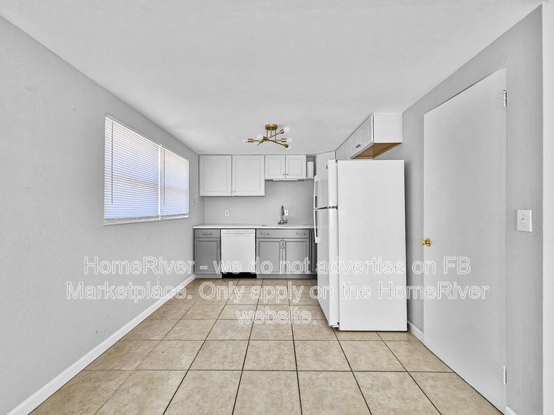 1862 7th St - Photo 5 of 21