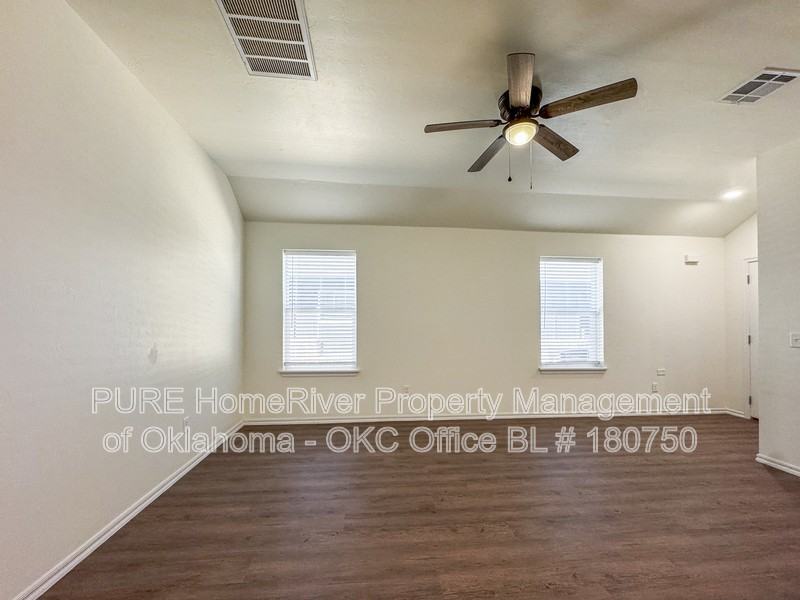 11423 University Dr - Photo 2 of 18