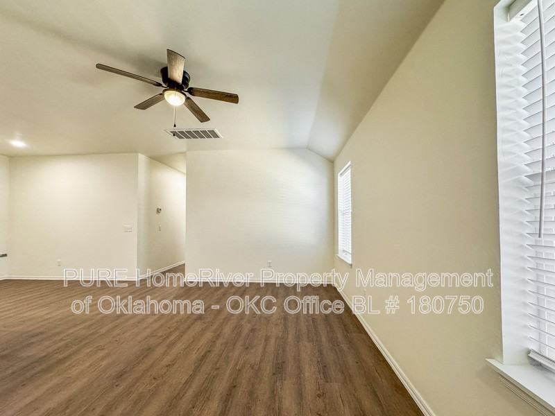 11423 University Dr - Photo 6 of 18