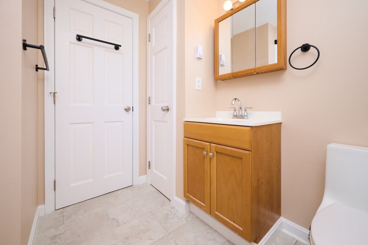 138 Brady Ave - Photo 3 of 30