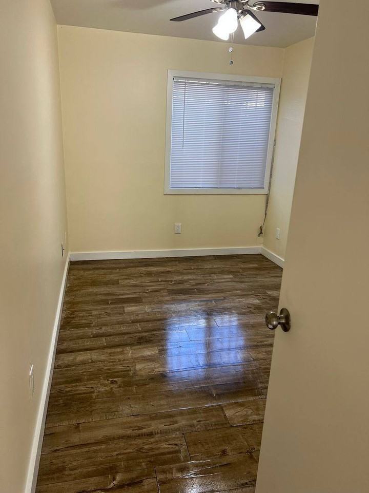 315 E 36th St #1-2A - Photo 5 of 6