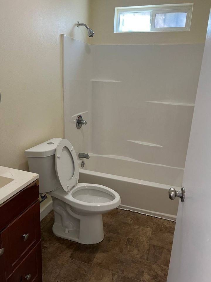 315 E 36th St #1-2A - Photo 6 of 6