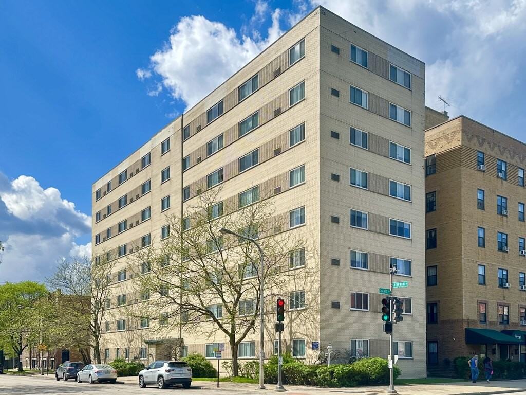 1400 Chicago Ave #506