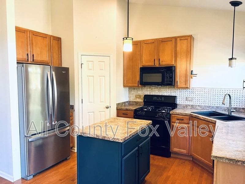 2970 Strauss Ct - Photo 6 of 25