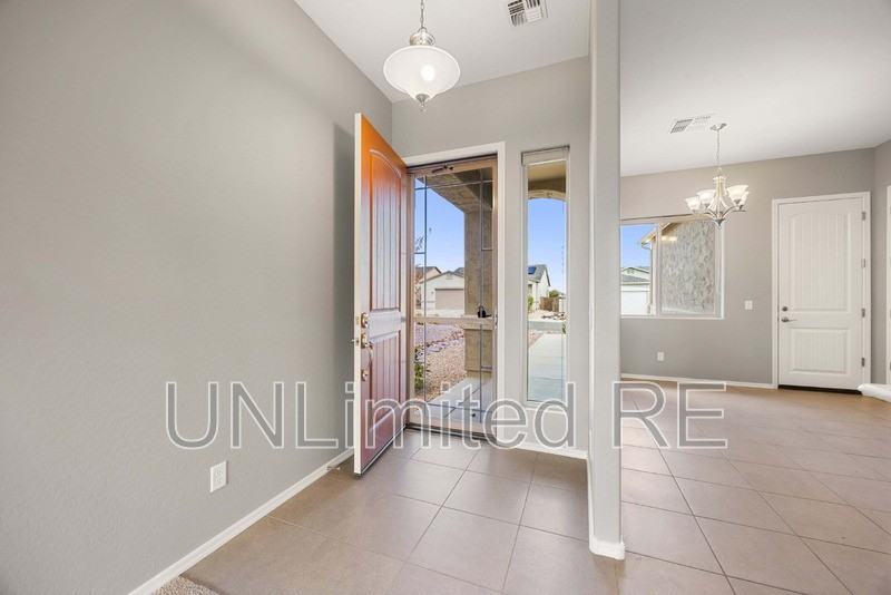 6149 E Greer Ln - Photo 4 of 28