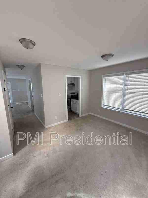 115 E 14th St - Photo 4 of 17