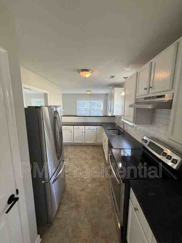 115 E 14th St - Photo 5 of 17