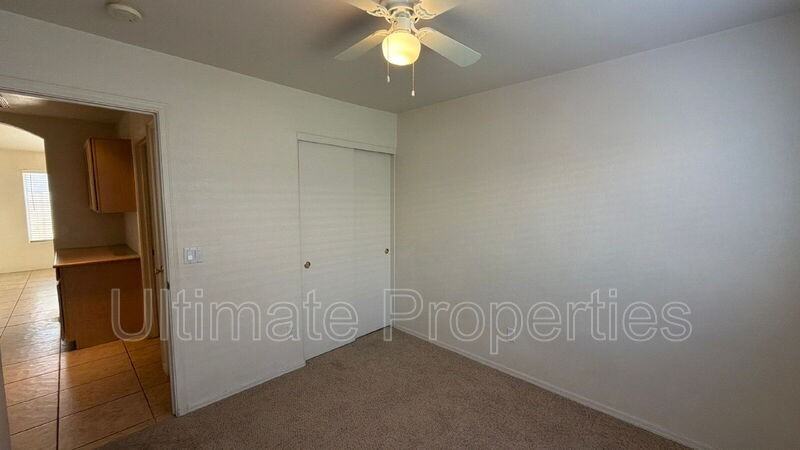 8002 W Salter Dr - Photo 4 of 11