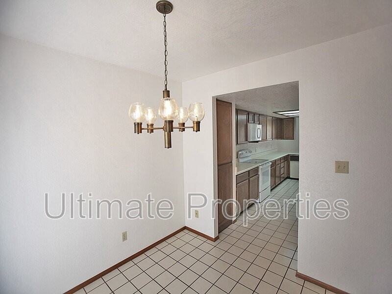 14238 N 23rd St - Photo 4 of 25