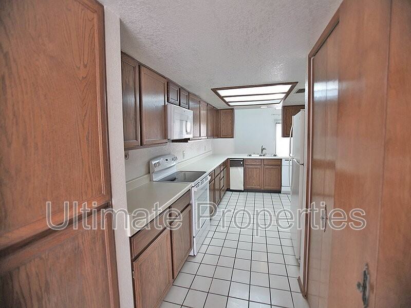 14238 N 23rd St - Photo 7 of 25