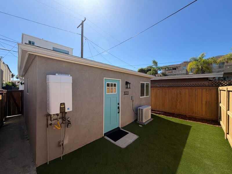 1023 Sapphire St - Photo 2 of 12