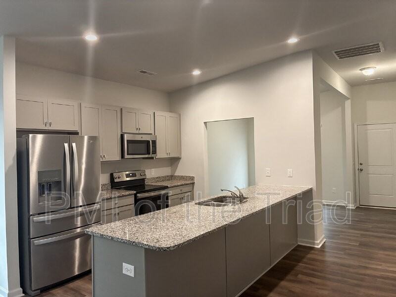 448 Infinity Cir - Photo 4 of 9