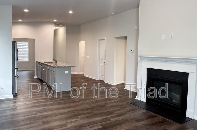 448 Infinity Cir - Photo 5 of 9