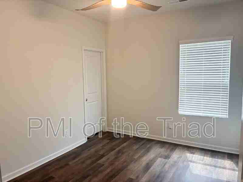 448 Infinity Cir - Photo 6 of 9