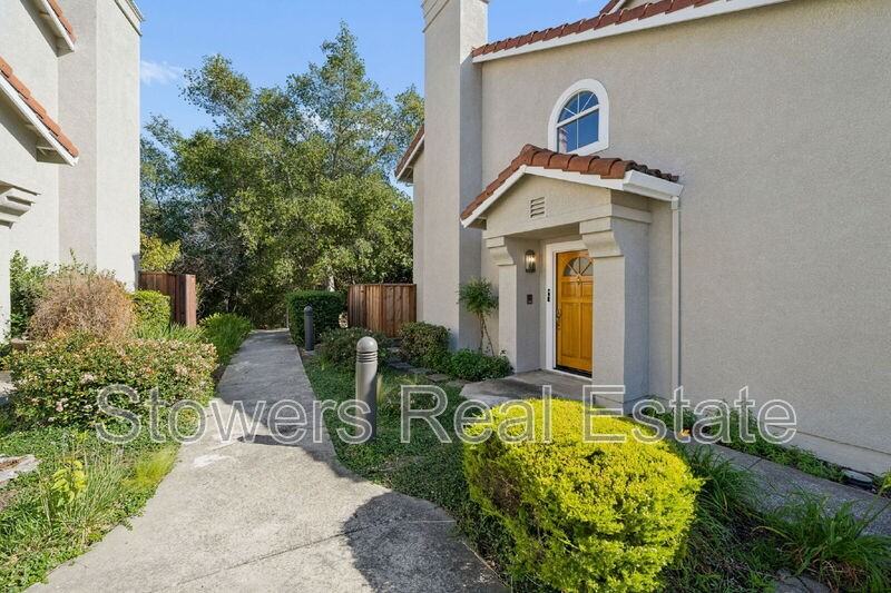 613 S Blackbrush Ln - Photo 2 of 48