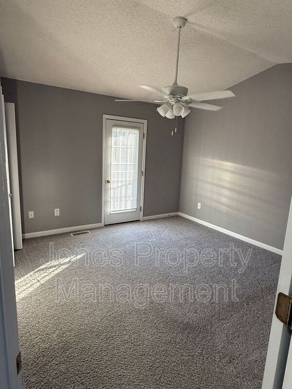 807 Grove St - Photo 6 of 8