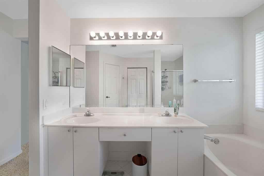 1457 Banyan Way - Photo 3 of 39