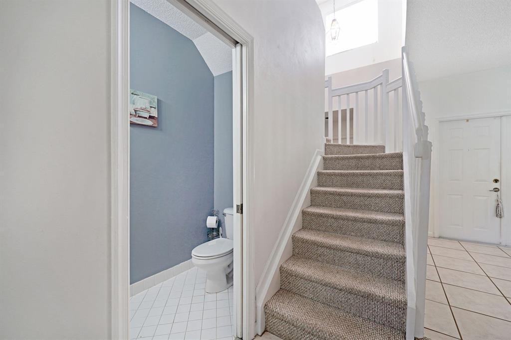 1457 Banyan Way - Photo 5 of 39