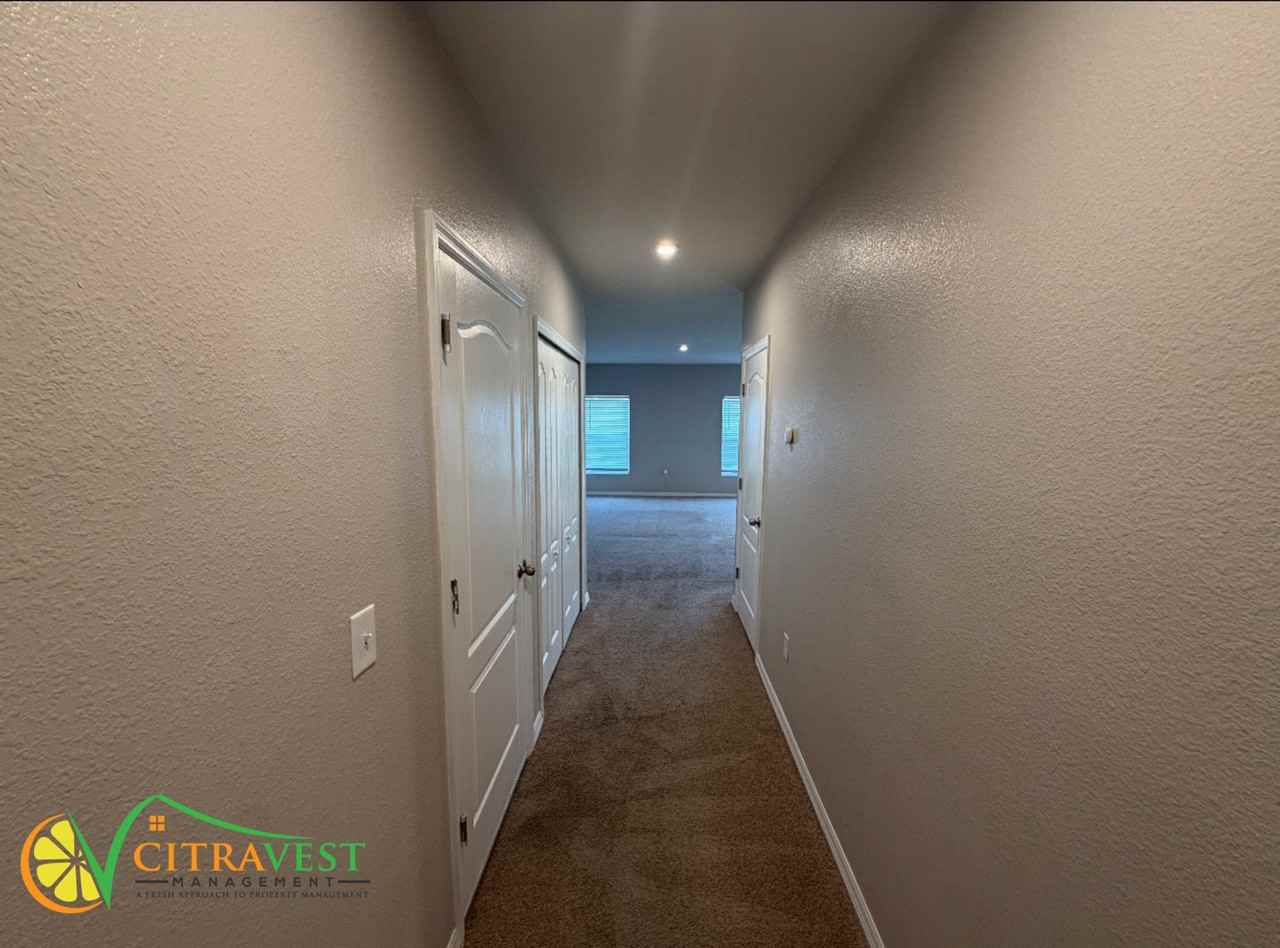693 Lucerne Blvd - Photo 2 of 10
