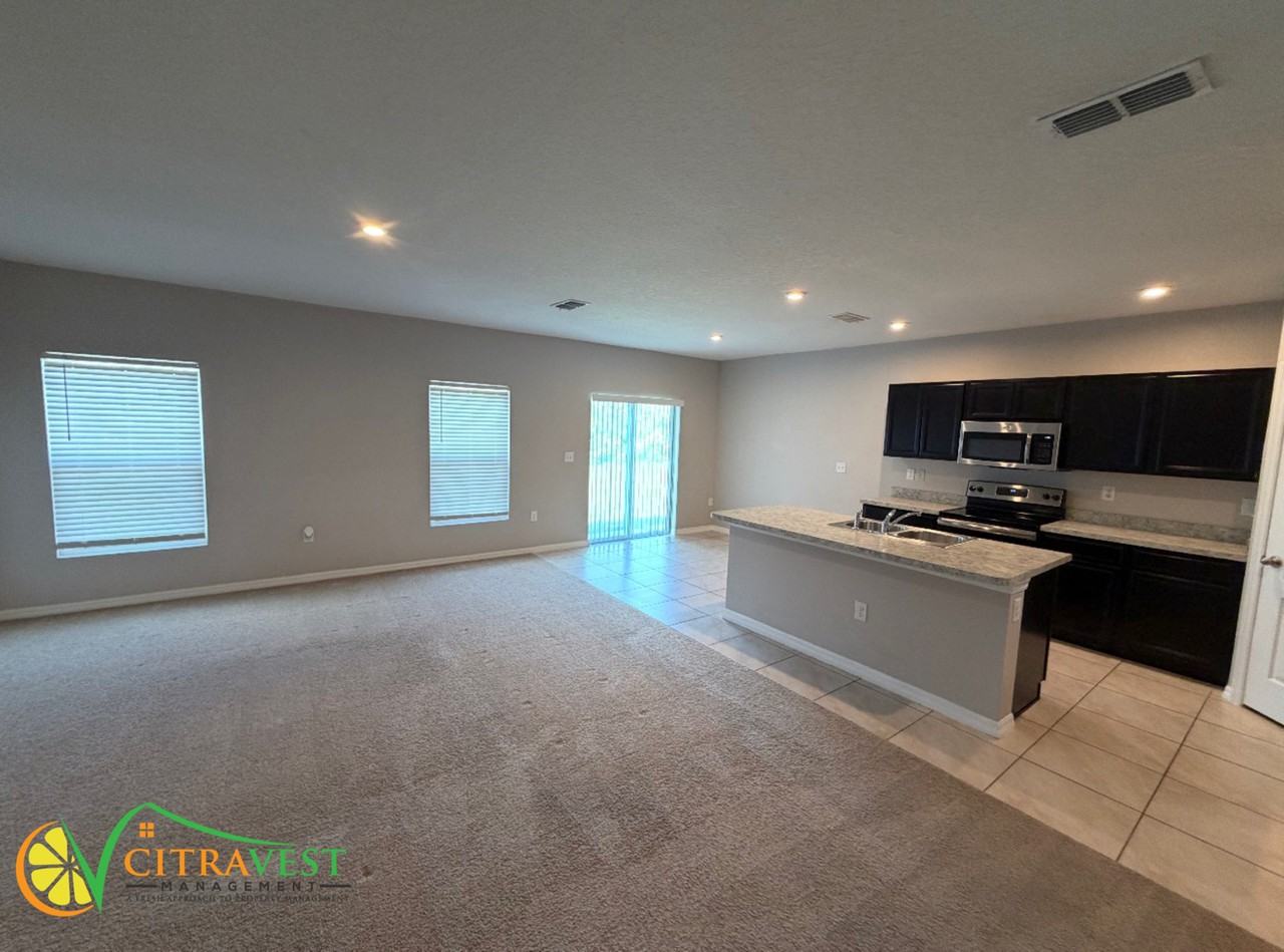 693 Lucerne Blvd - Photo 3 of 10