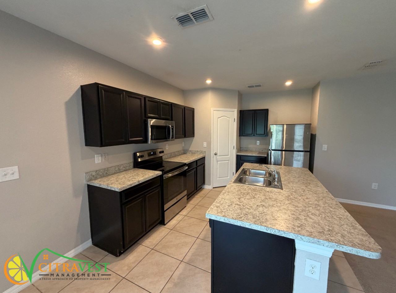 693 Lucerne Blvd - Photo 4 of 10