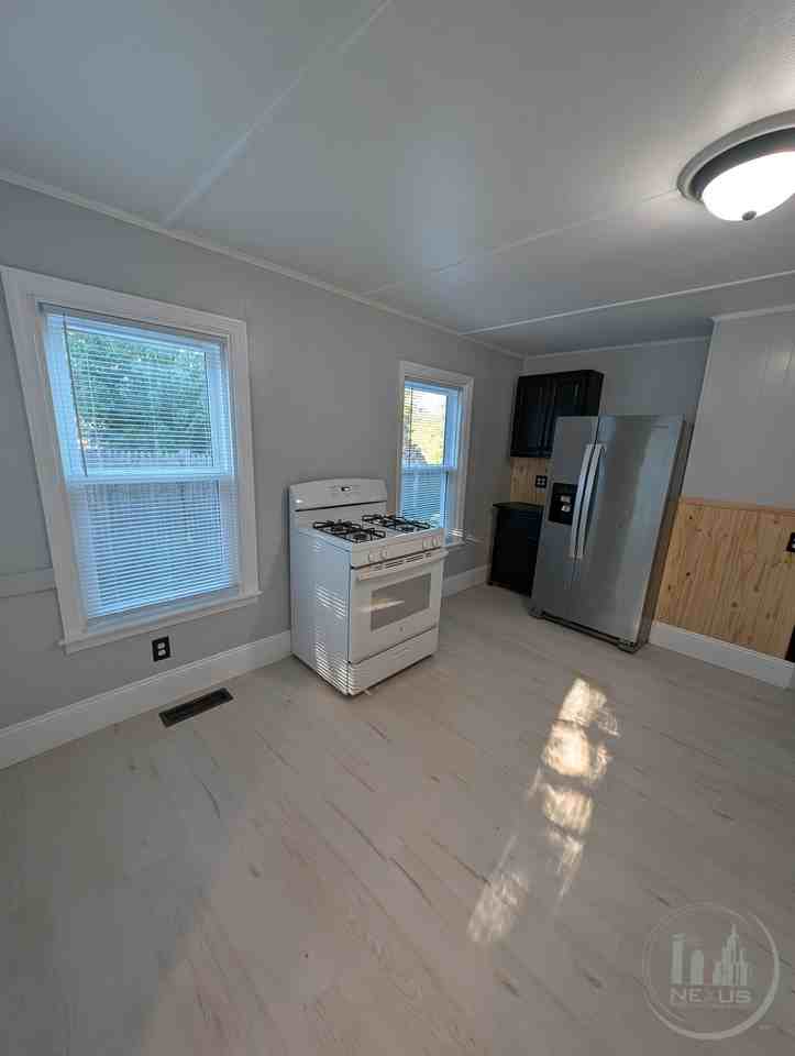 23 Sumner St - Photo 4 of 33
