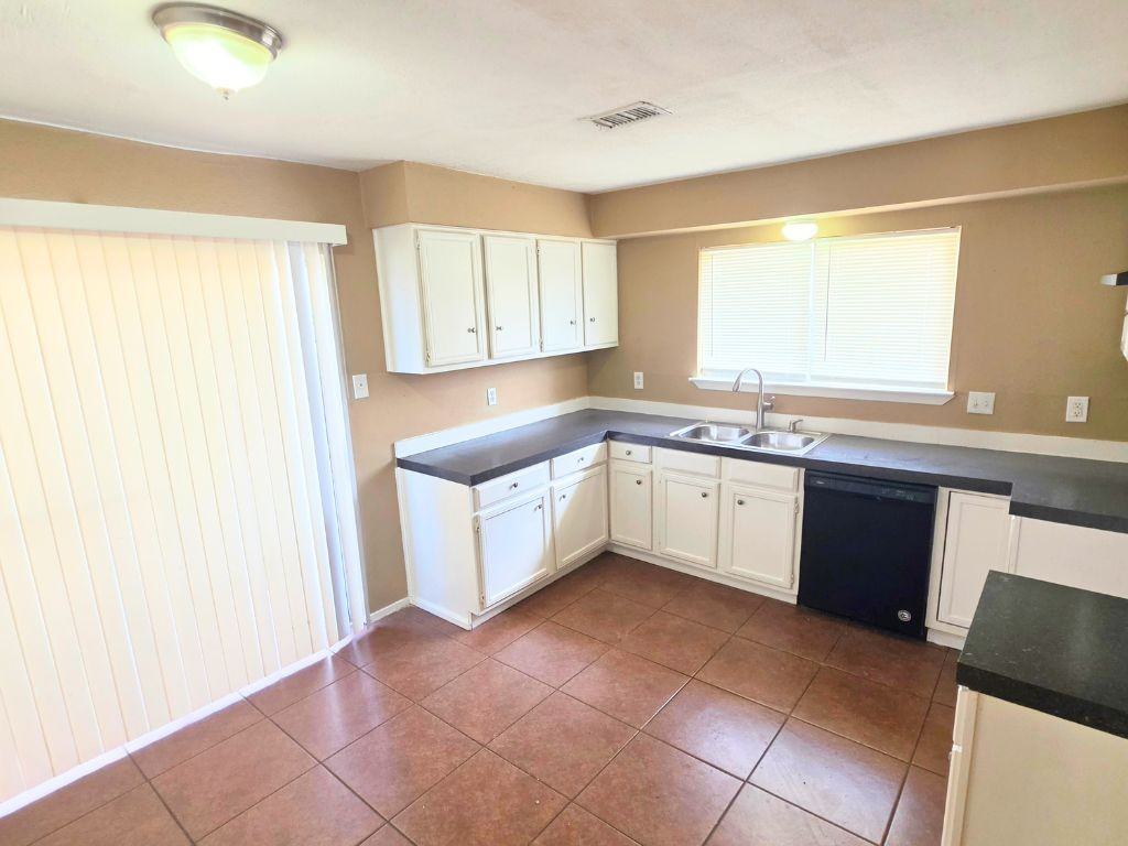 423 N Compass Rose Cir - Photo 6 of 19
