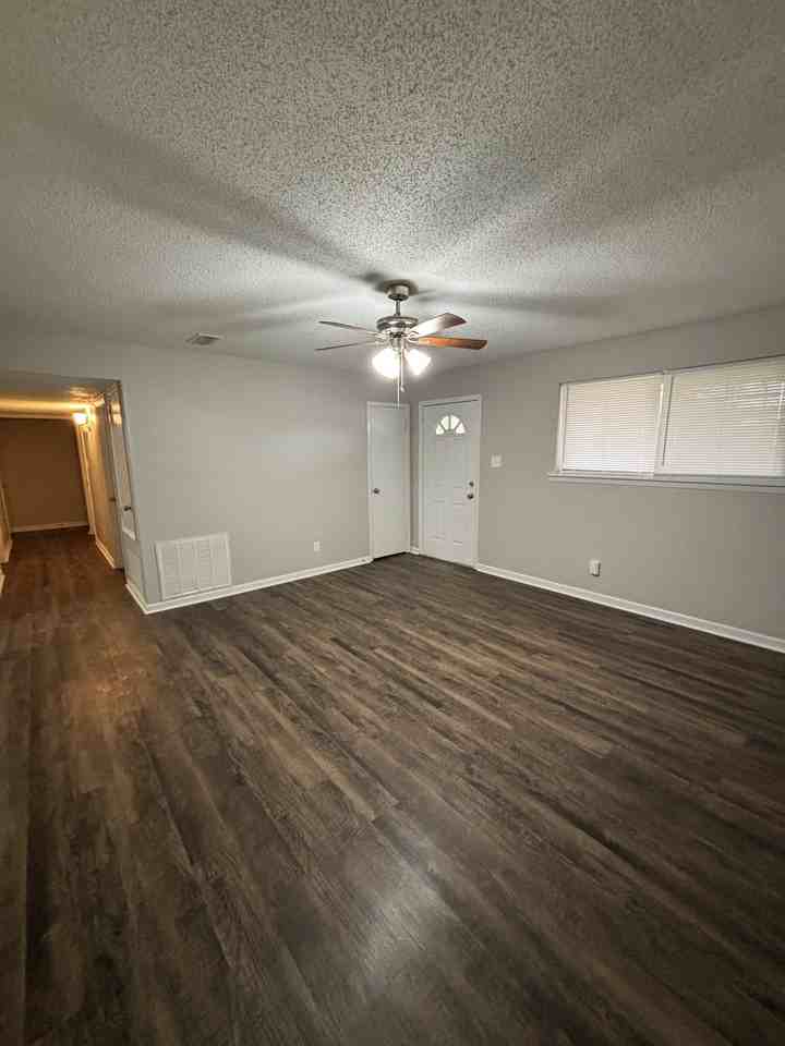 38 Robinson St - Photo 3 of 15