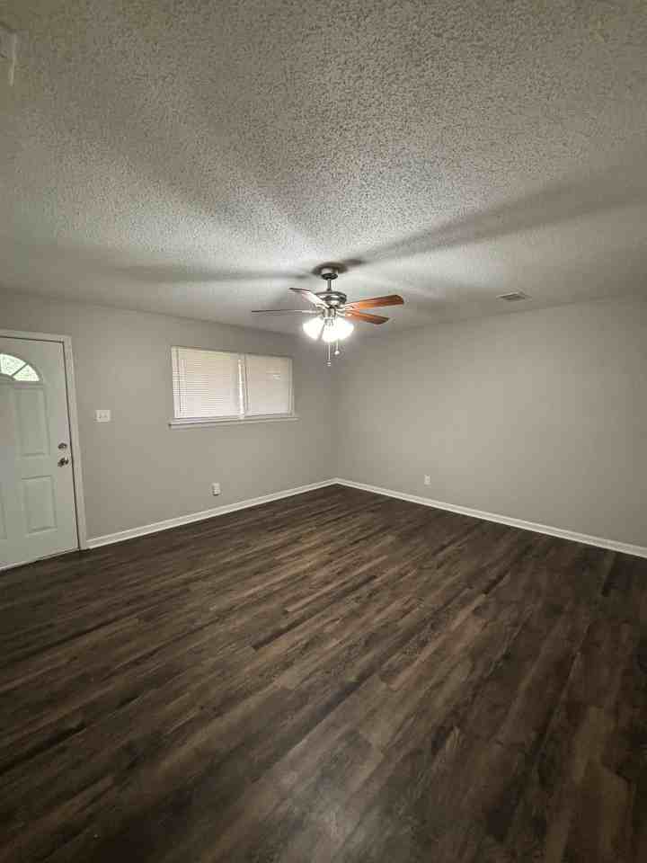 38 Robinson St - Photo 4 of 15