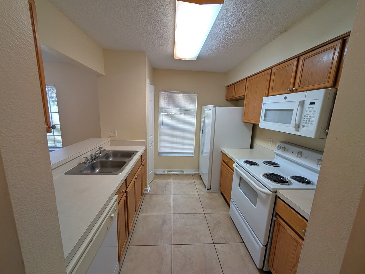 4053 Dolphin Dr - Photo 5 of 22