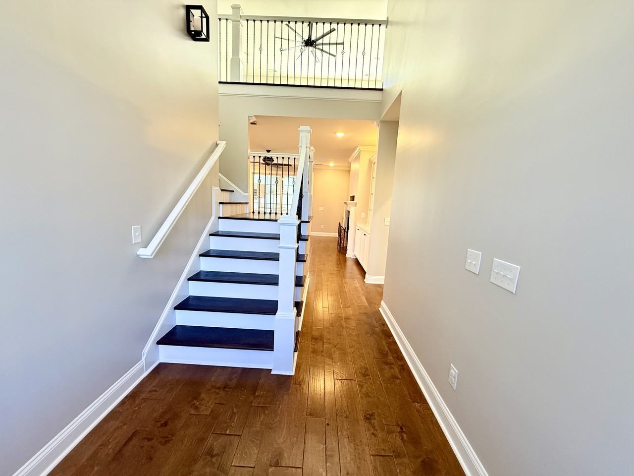 925 Bluffview Dr - Photo 4 of 50