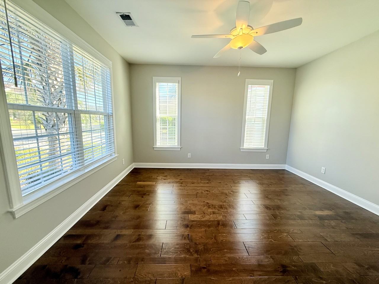 925 Bluffview Dr - Photo 5 of 50