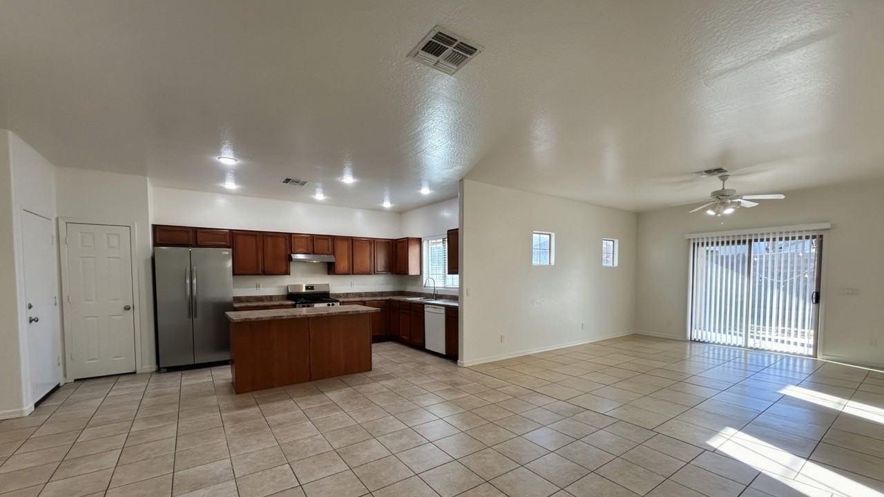 4939 W Beautiful Ln - Photo 5 of 39