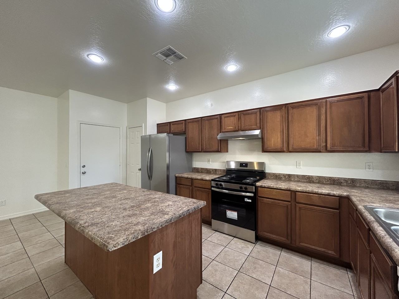 4939 W Beautiful Ln - Photo 7 of 39