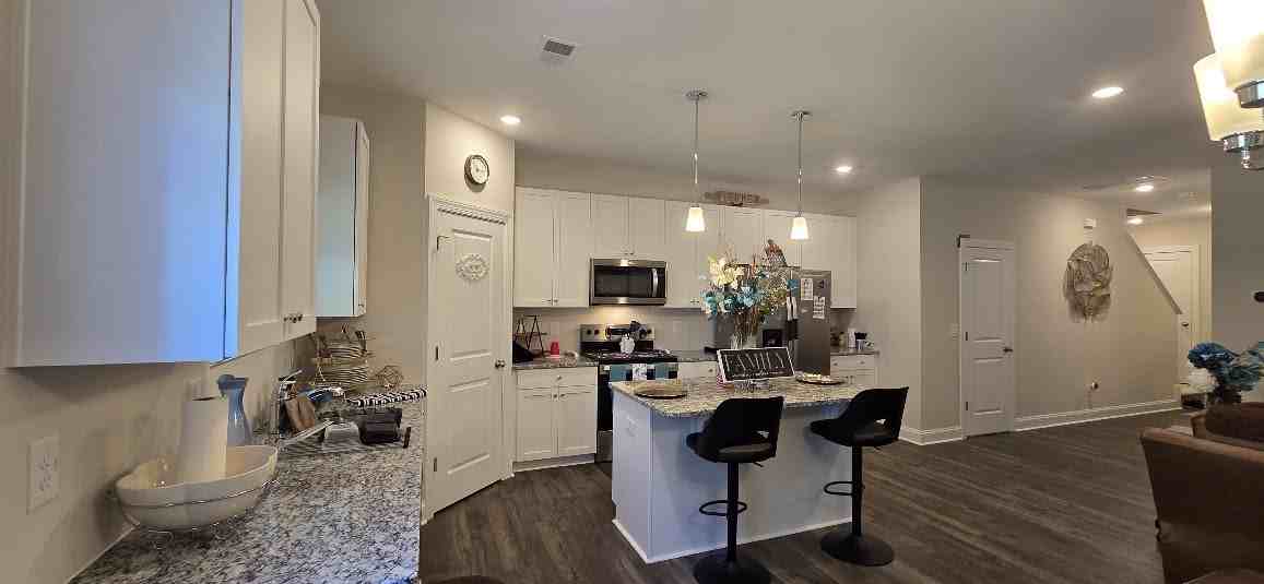 606 Barrington Row Ave - Photo 2 of 24