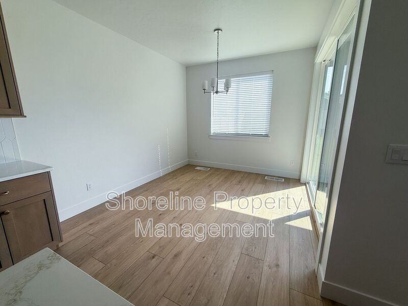 8547 W Millcreek Dr - Photo 6 of 29